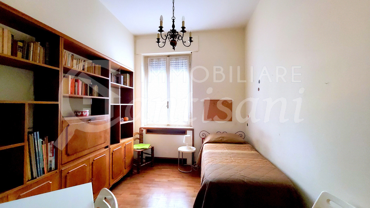 4 locali per 2 studentesse in affitto Piazza Leopoldo