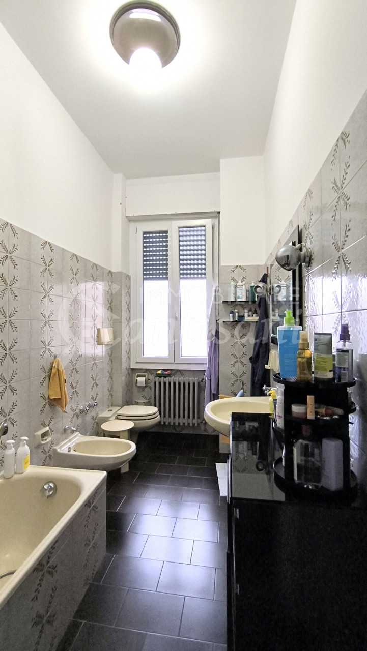 4 locali per 2 studentesse in affitto Piazza Leopoldo