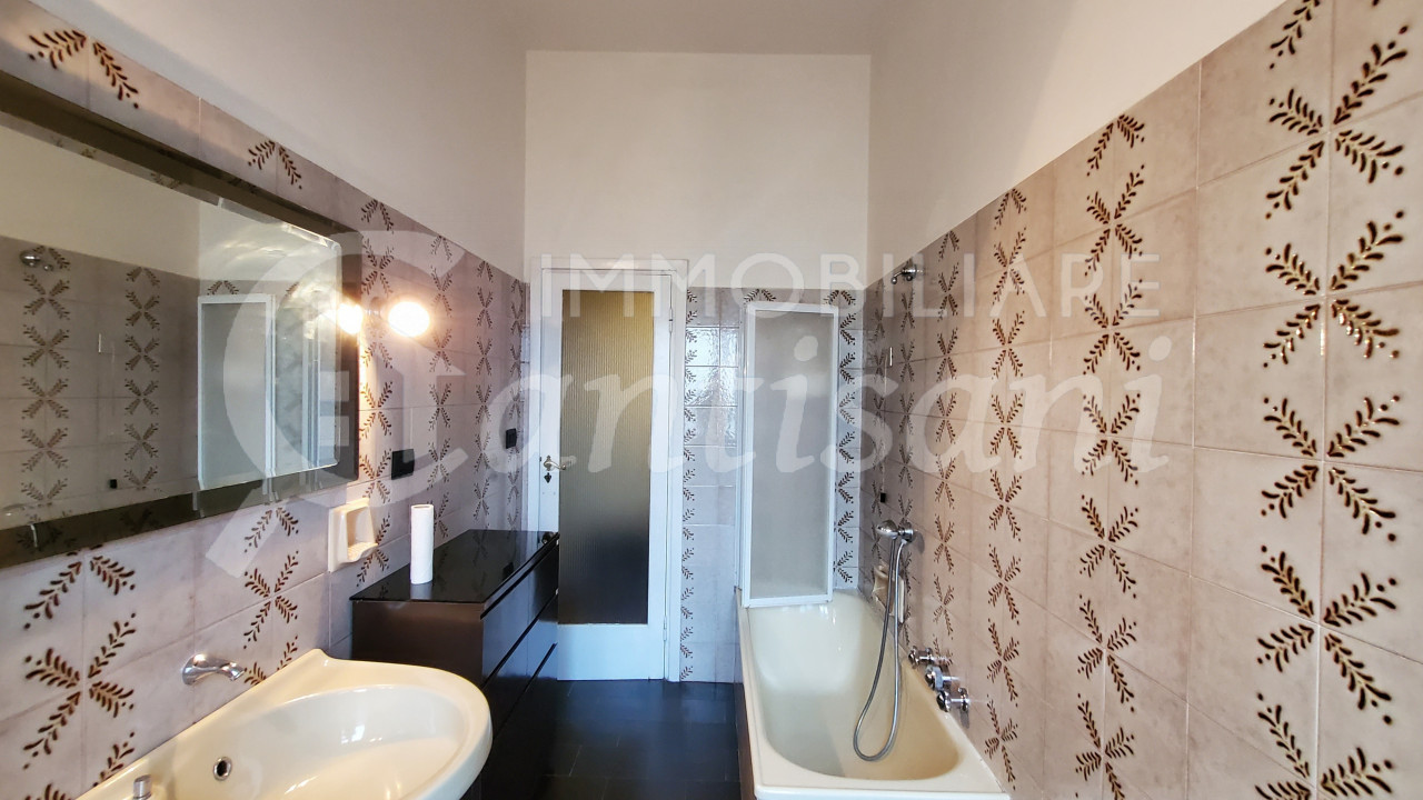 4 locali per 2 studentesse in affitto Piazza Leopoldo