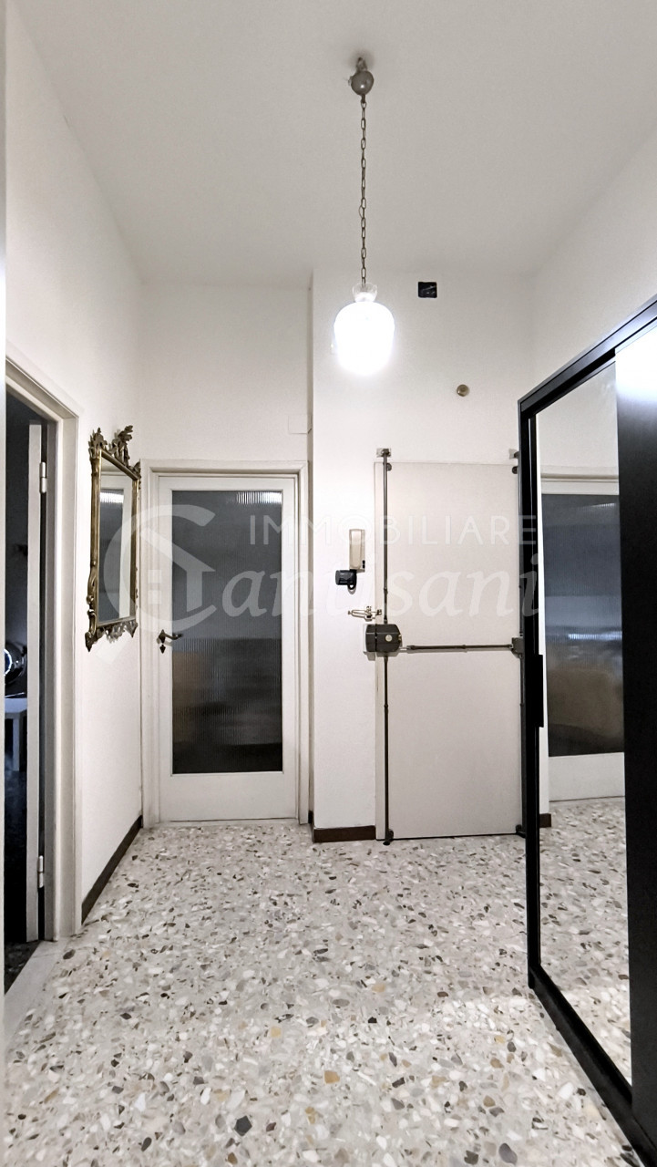 4 locali per 2 studentesse in affitto Piazza Leopoldo