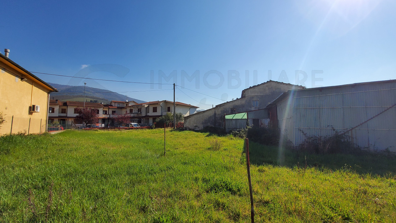 Rustico con terreno in vendita a Santomato