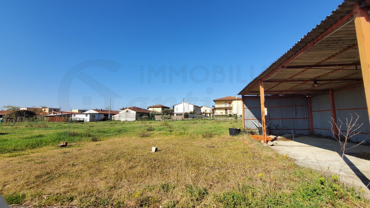 Rustico con terreno in vendita a Santomato