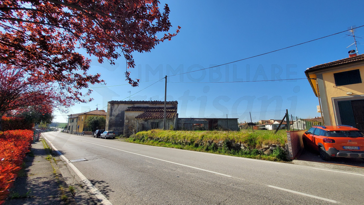 Rustico con terreno in vendita a Santomato