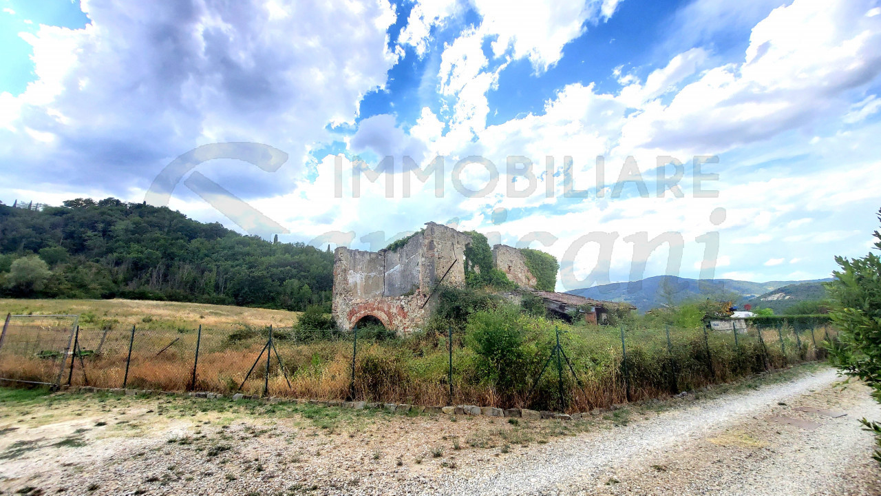 Fienile con terreno in vendita a Volognano