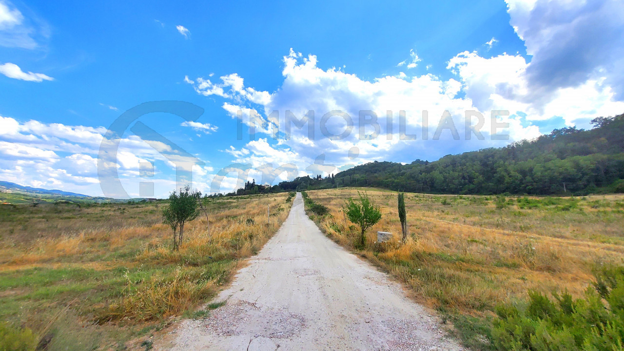 Fienile con terreno in vendita a Volognano