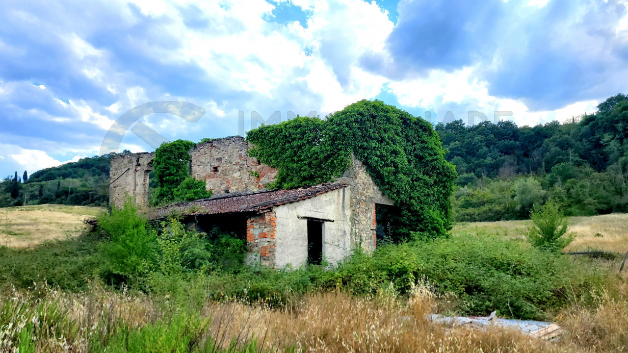 Fienile con terreno in vendita a Volognano