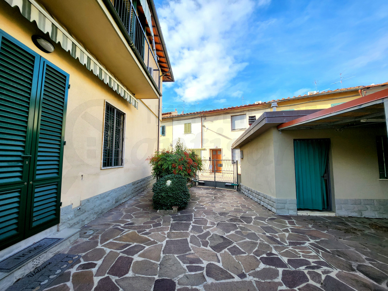 Appartamento in bifamiliare con resede e garage in vendita a Peretola