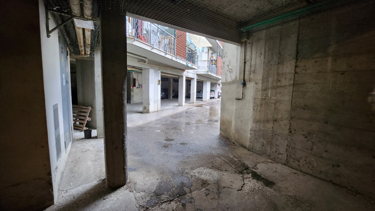 Posto auto al coperto in affitto a Rifredi