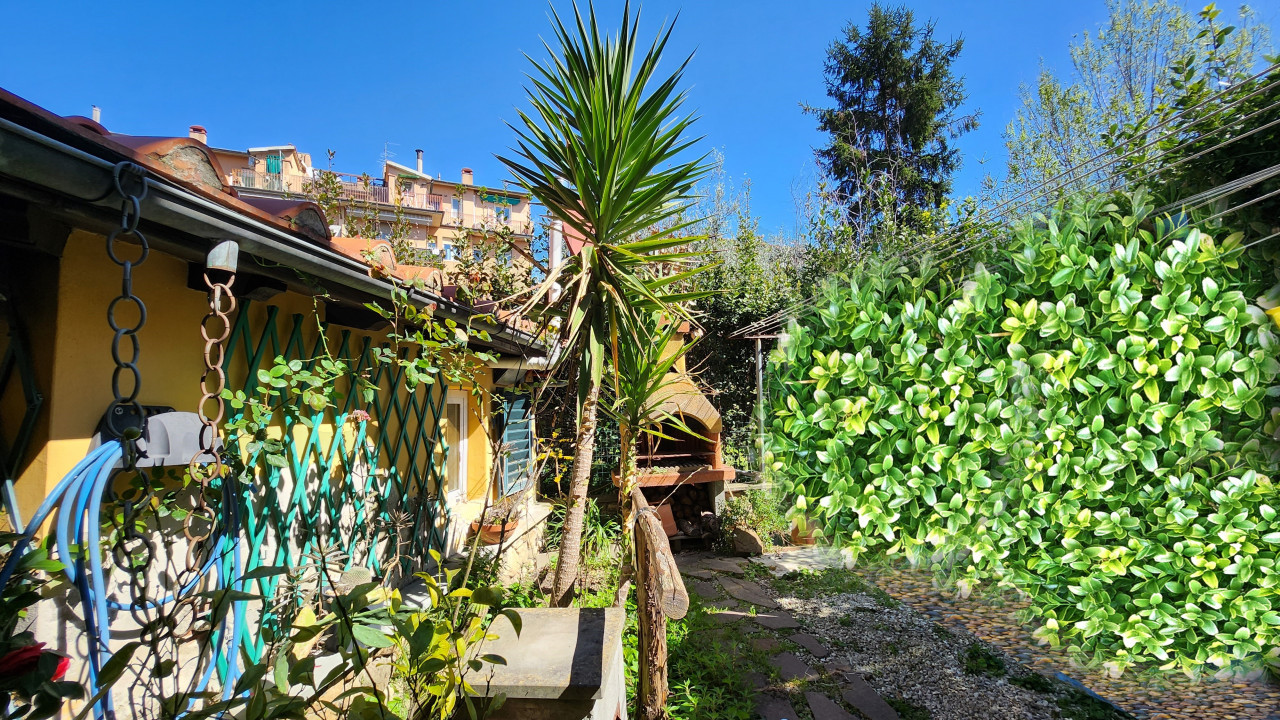 Trilocale con giardino in vendita nuda proprietà a Careggi