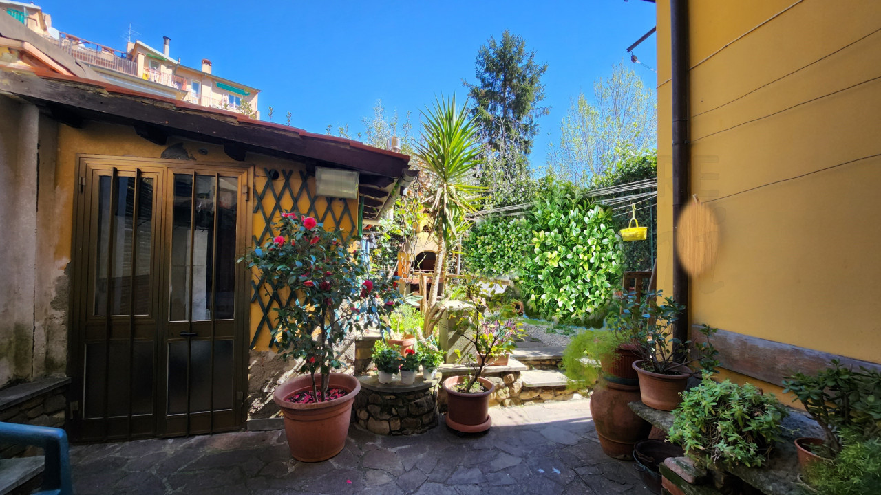 Trilocale con giardino in vendita nuda proprietà a Careggi