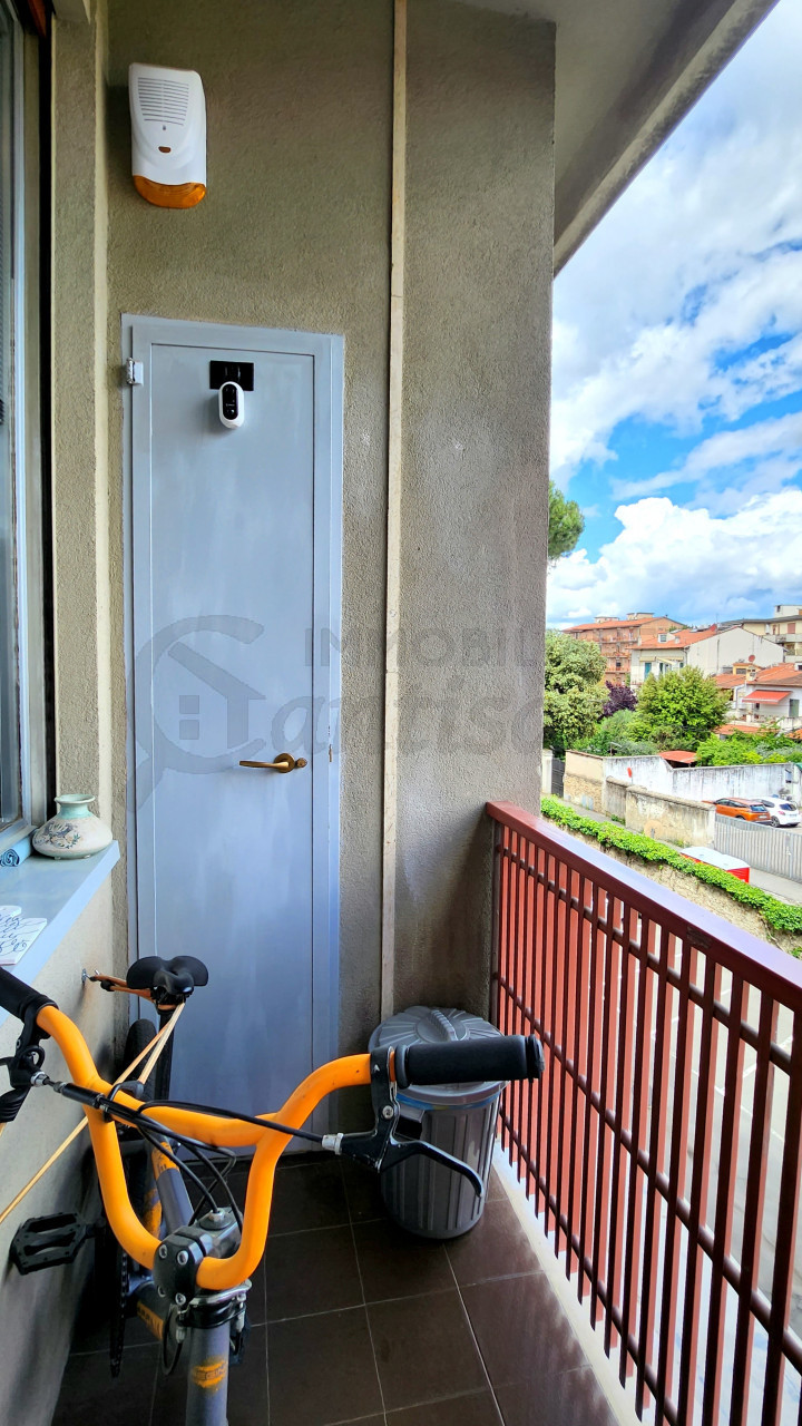 Monolocale con balcone e posto auto in vendita Via Pisana
