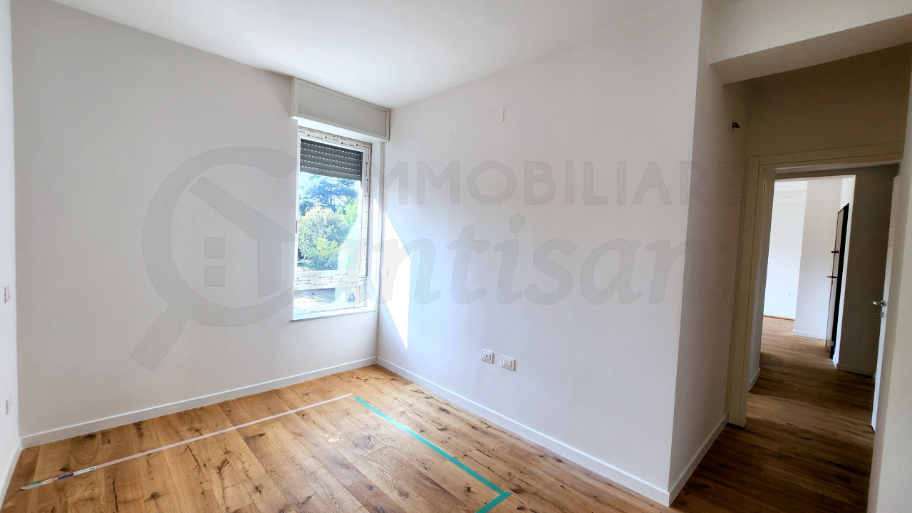 Trilocale con terrazza e posto auto in vendita zona Isolotto