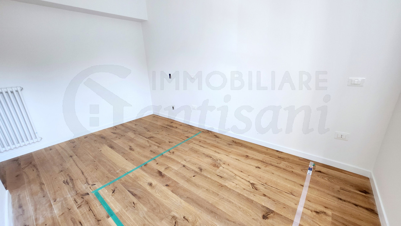 Trilocale con terrazza e posto auto in vendita zona Isolotto