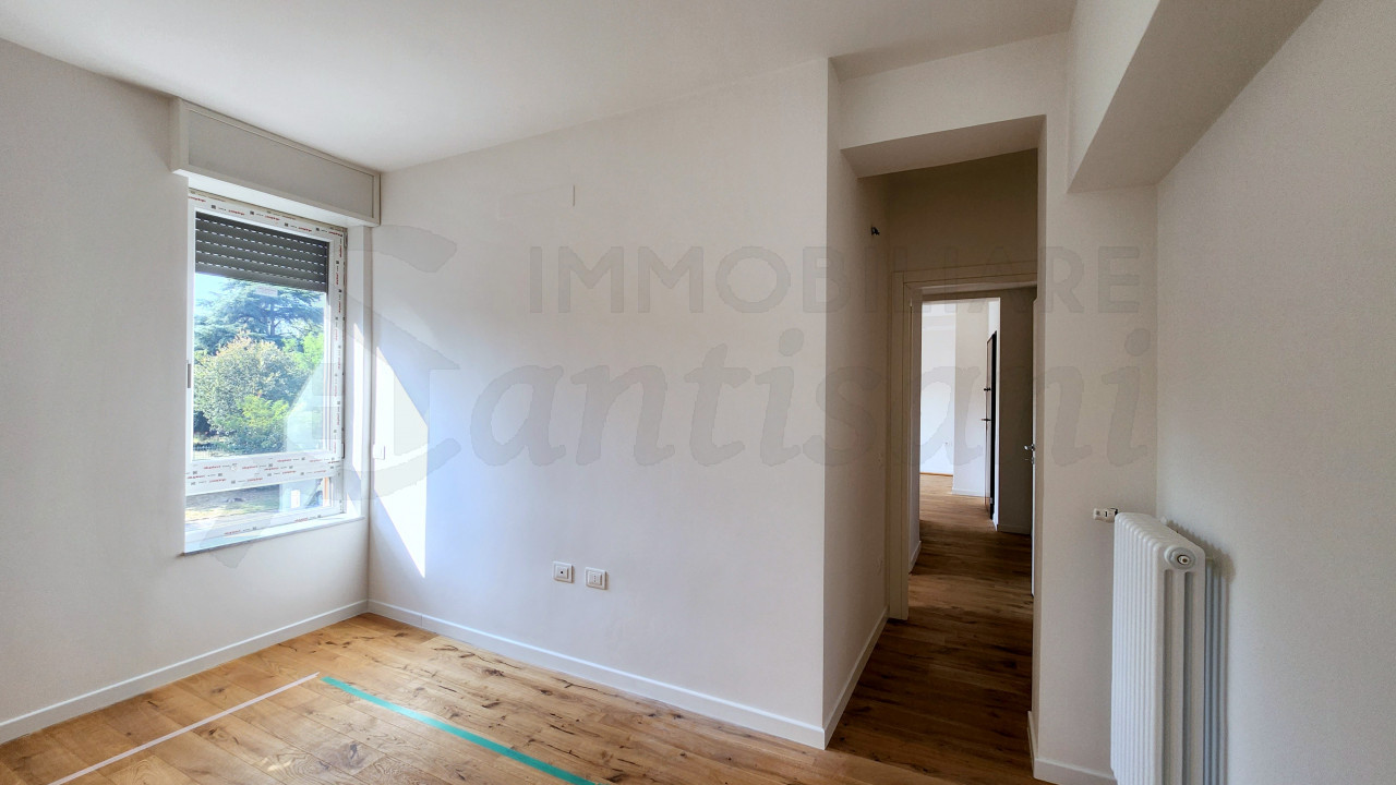 Trilocale con terrazza e posto auto in vendita zona Isolotto