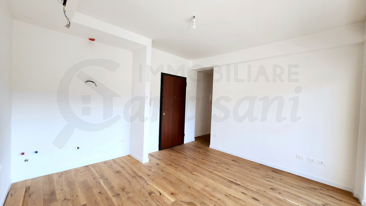 Trilocale con terrazza e posto auto in vendita zona Isolotto