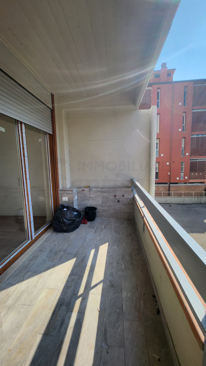 Trilocale con terrazza e posto auto in vendita zona Isolotto