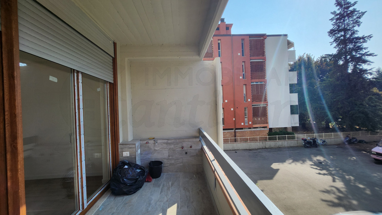 Trilocale con terrazza e posto auto in vendita zona Isolotto