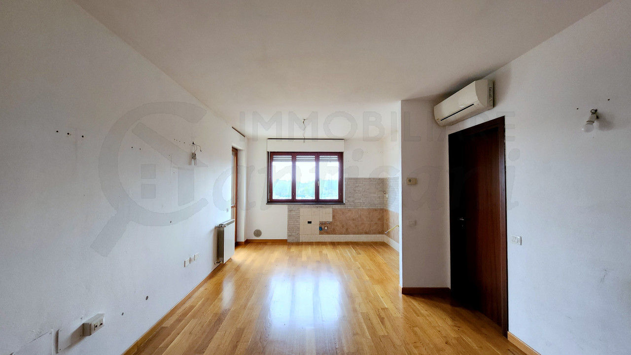 Trilocale non arredato in affitto via Pistoiese
