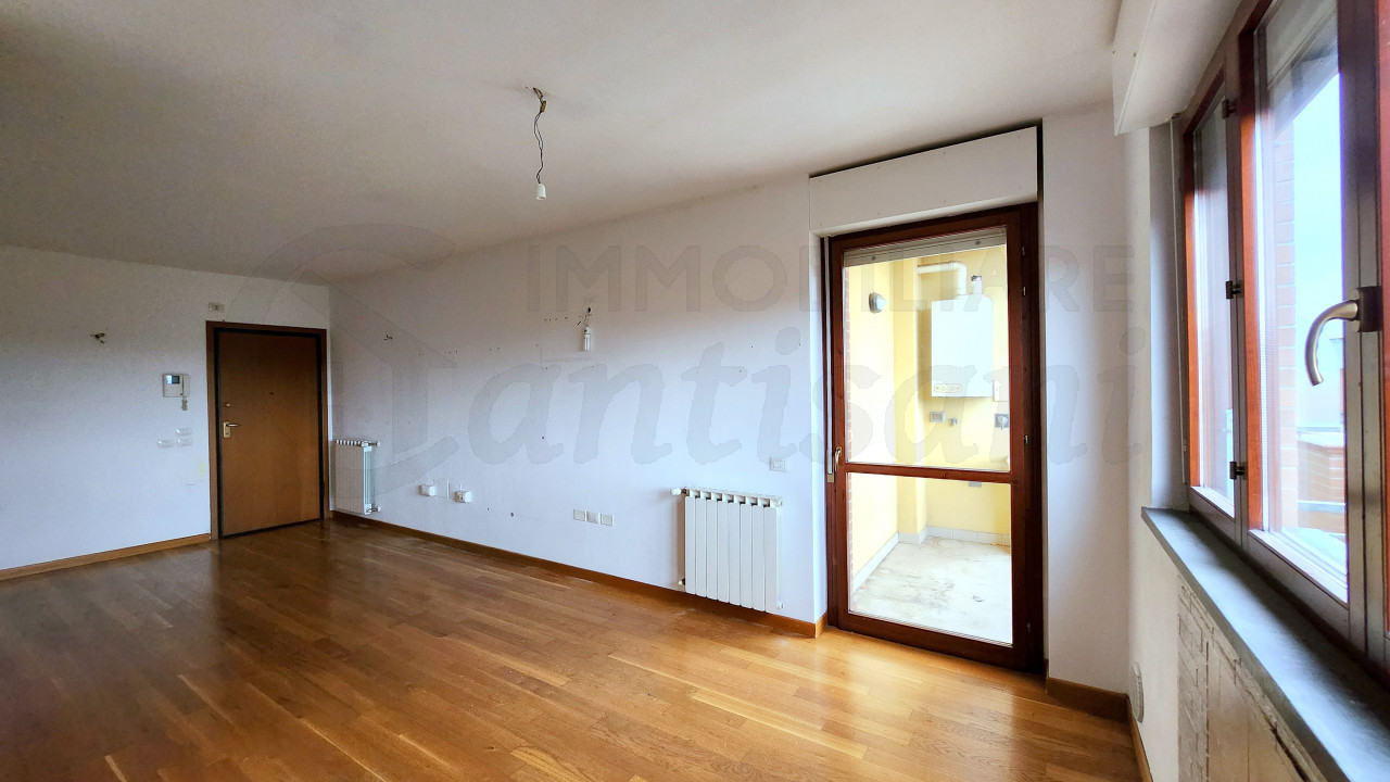 Trilocale non arredato in affitto via Pistoiese