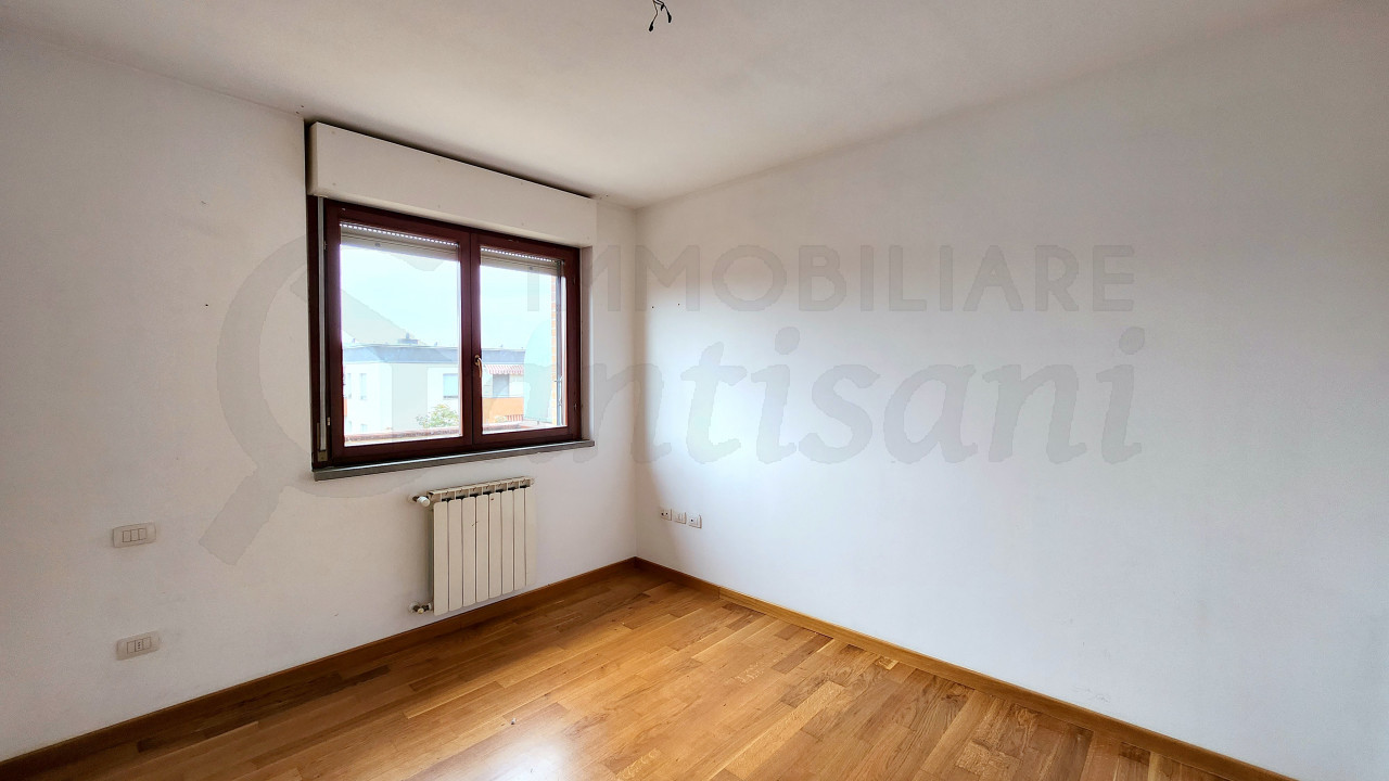 Trilocale non arredato in affitto via Pistoiese