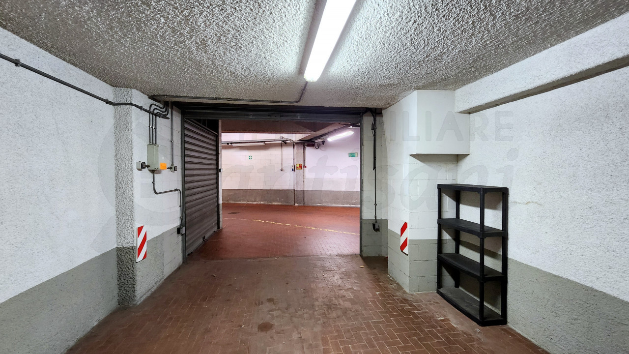 Box auto in affitto Piazza Leopoldo