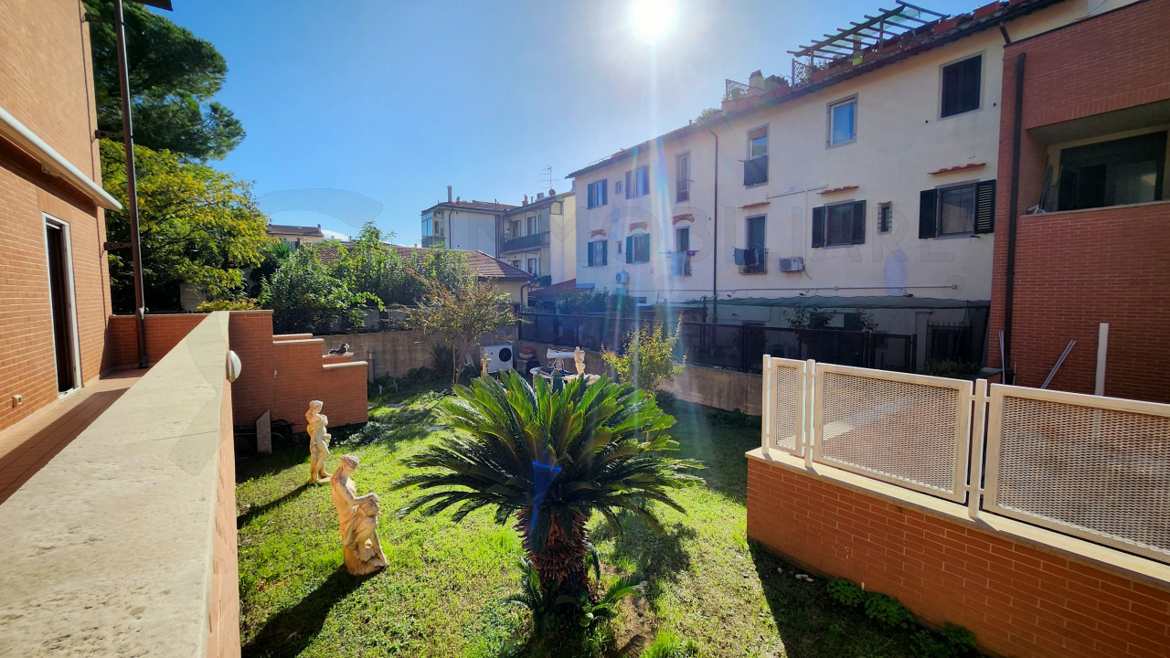 Appartamento con giardino e box auto in vendita a Sesto Fiorentino