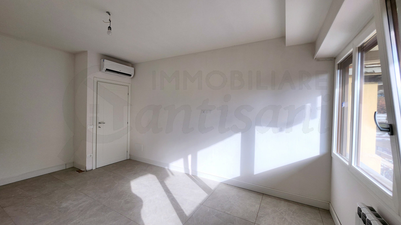 5 locali ristrutturato con balcone in vendita a Firenze Nova