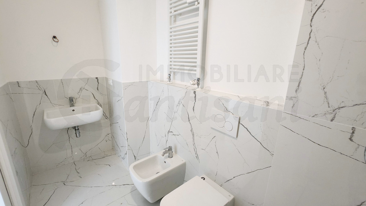 5 locali ristrutturato con balcone in vendita a Firenze Nova