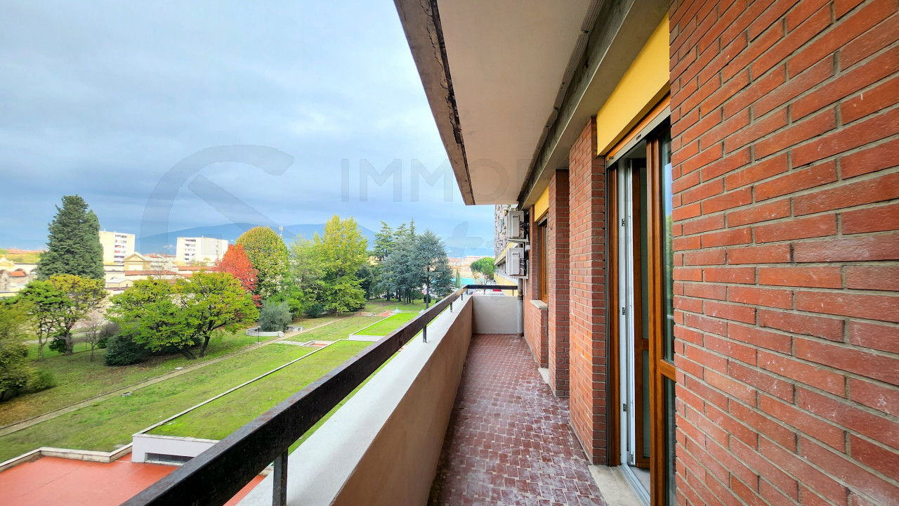 5 locali ristrutturato con balcone in vendita a Firenze Nova