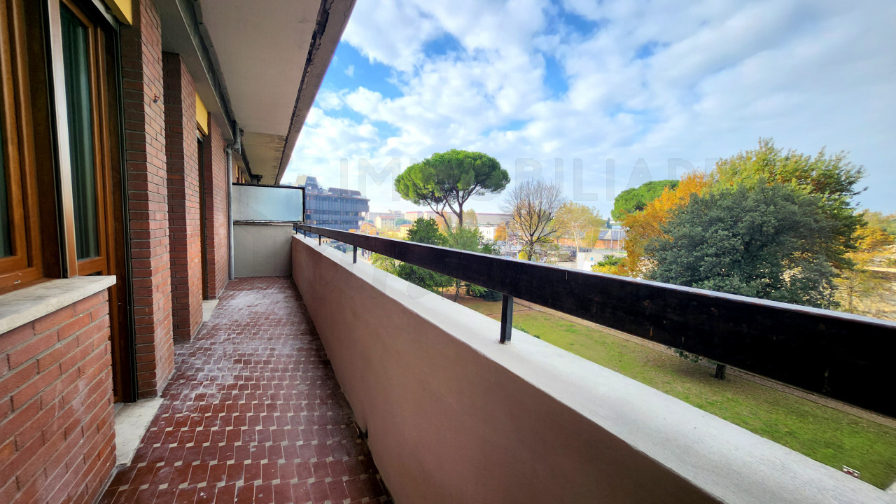 5 locali ristrutturato con balcone in vendita a Firenze Nova