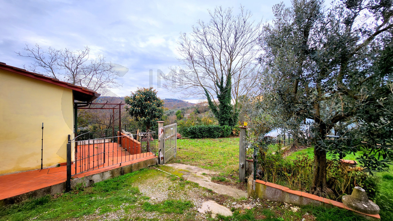 Terratetto con giardino in vendita Lastra a Signa