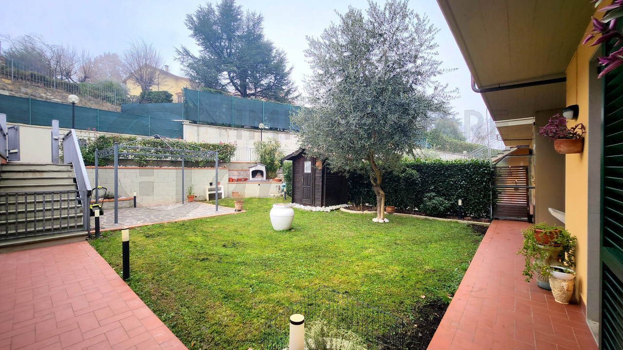 4 locali con giardino e garage in vendita a Barberino