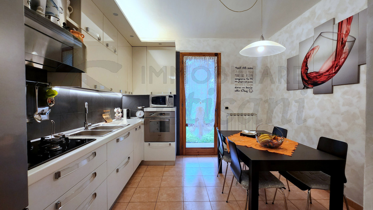 4 locali con giardino e garage in vendita a Barberino