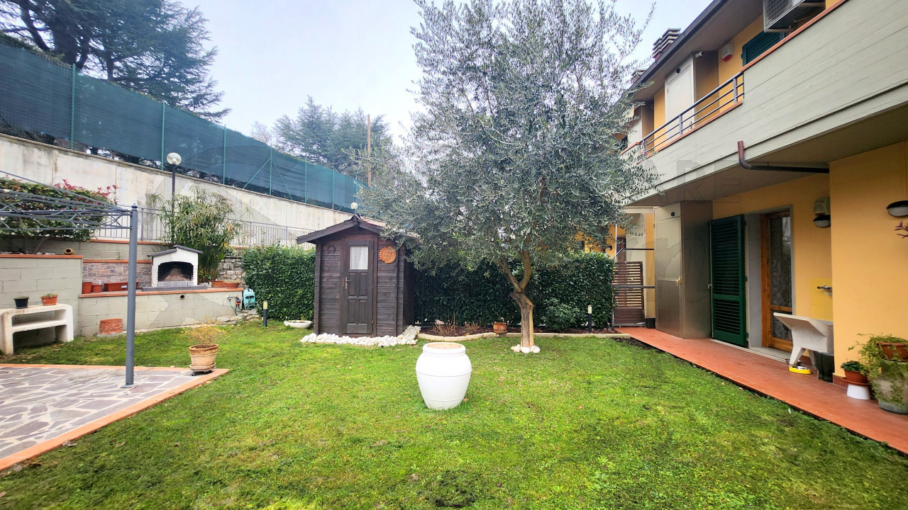 4 locali con giardino e garage in vendita a Barberino