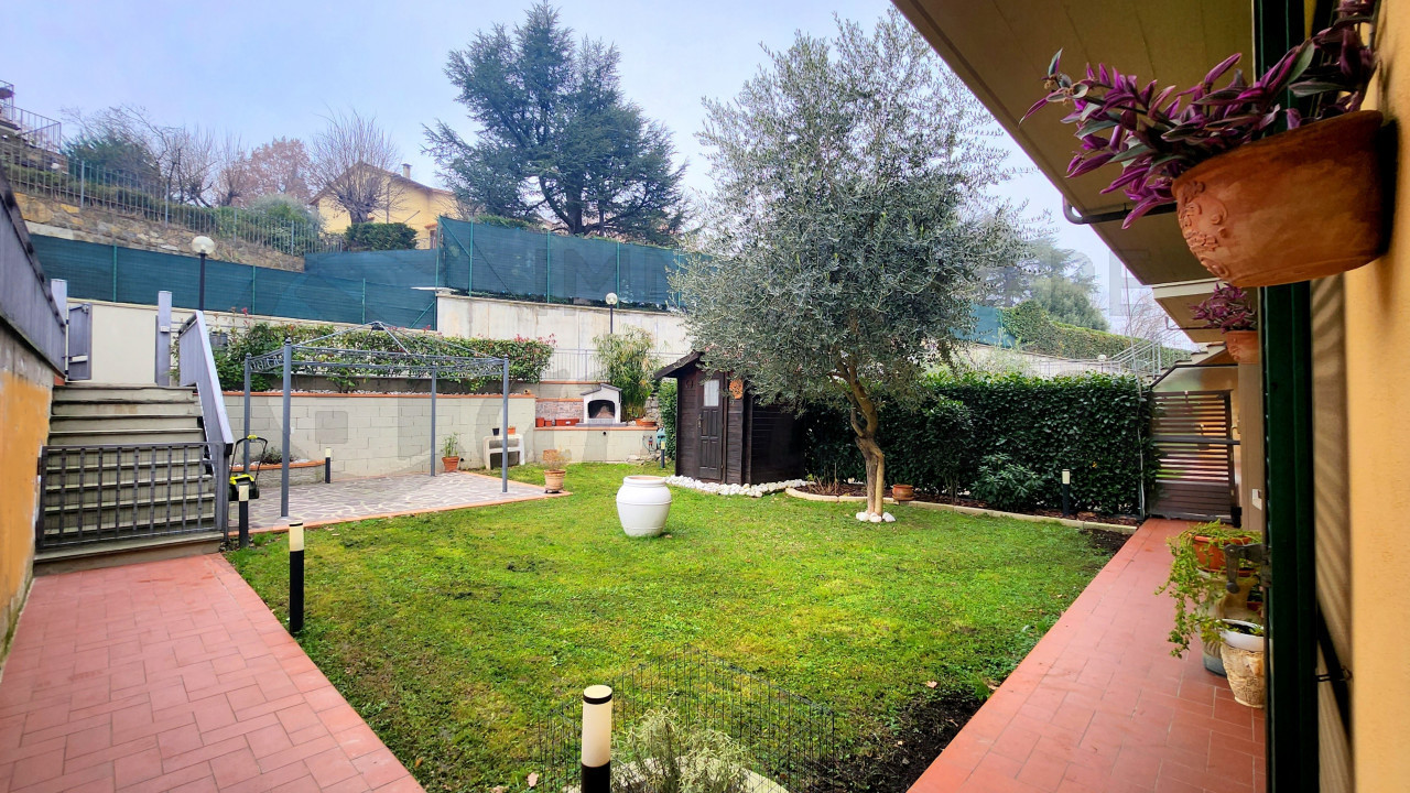 4 locali con giardino e garage in vendita a Barberino