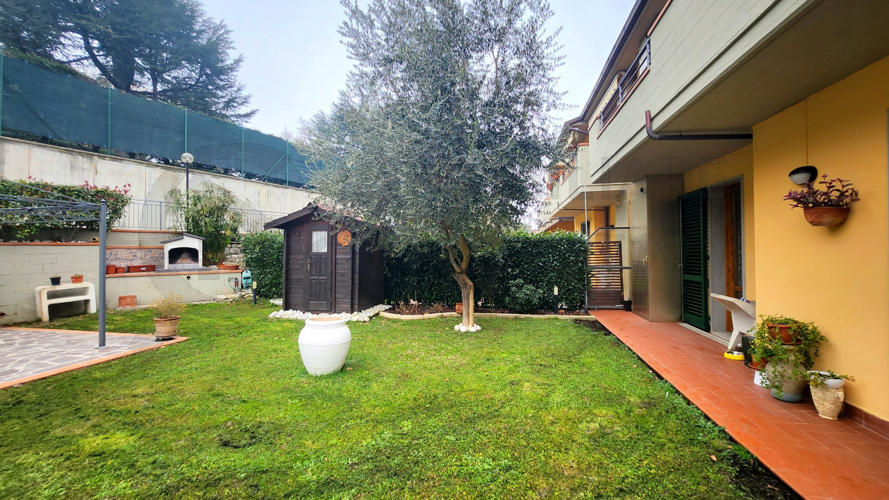 4 locali con giardino e garage in vendita a Barberino