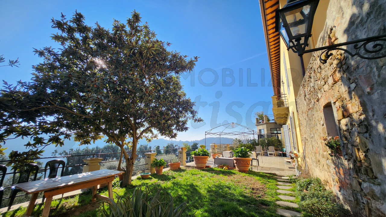 Appartamento con terrazza panoramica su Colline di Careggi Serpiolle