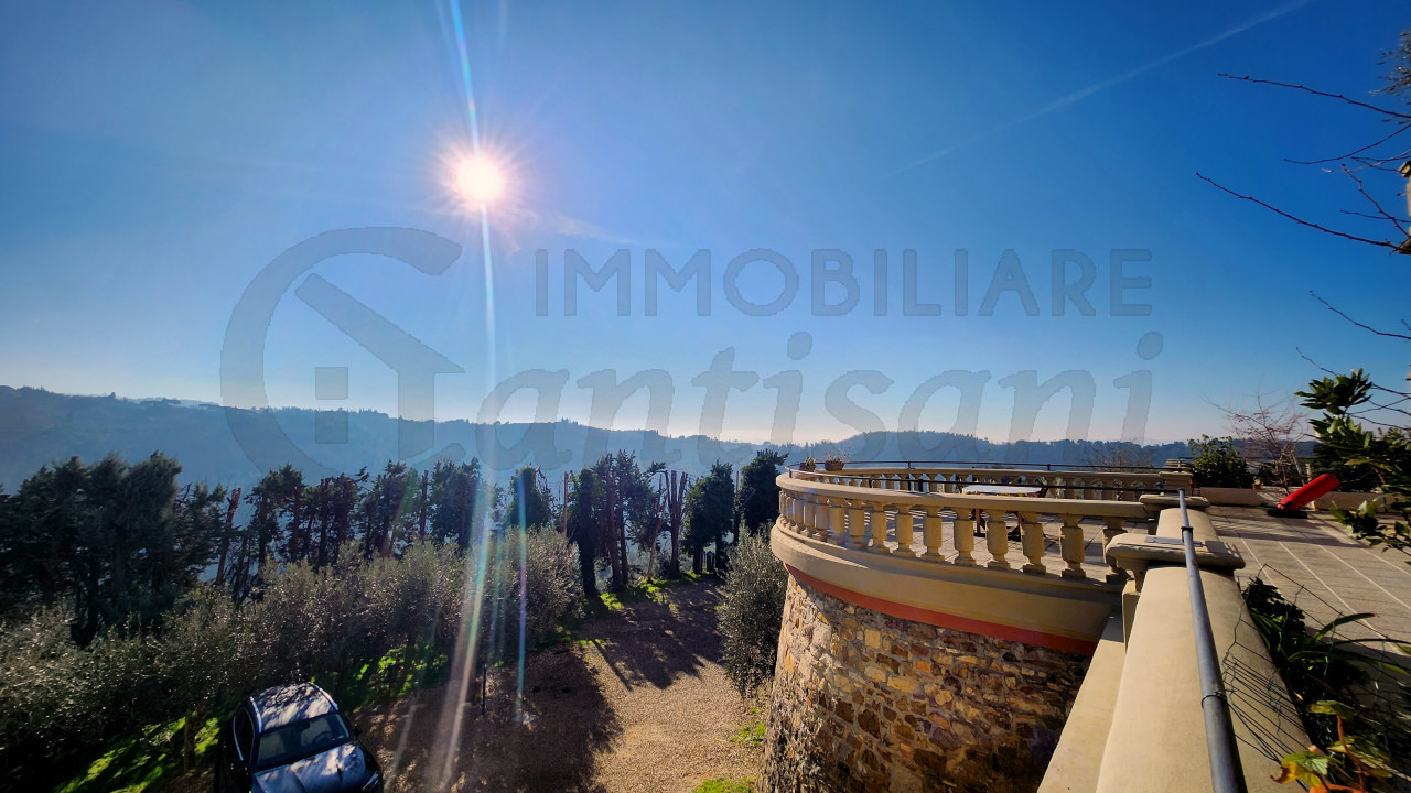 Appartamento con terrazza panoramica su Colline di Careggi Serpiolle