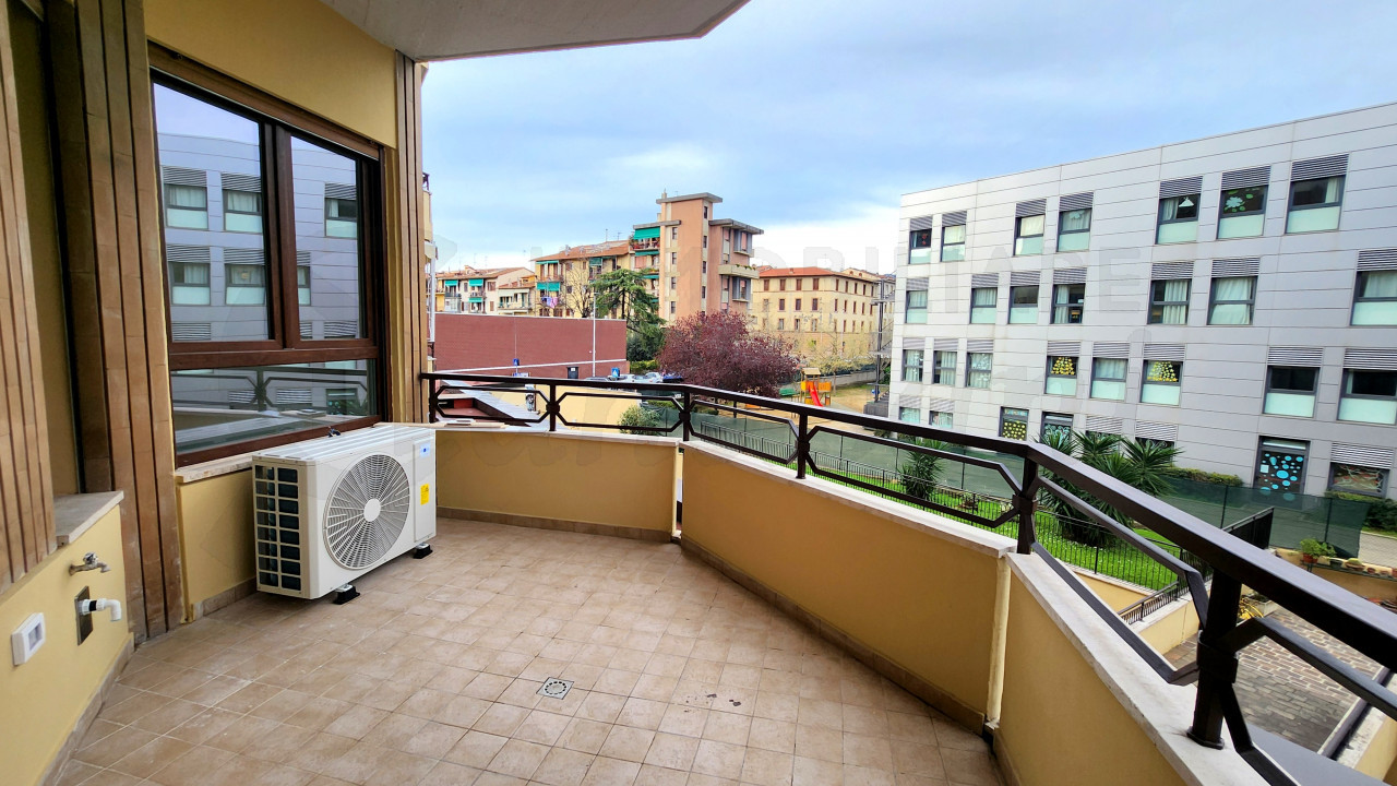 Trilocale terrazza abitabile in vendita via Milanesi