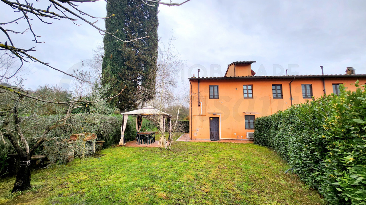 Appartamento con giardino e garage in vendita a Montespertoli