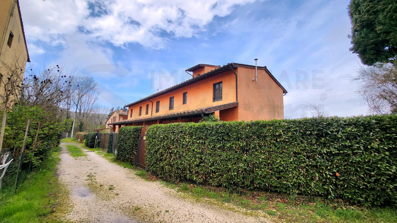 Appartamento con giardino e garage in vendita a Montespertoli