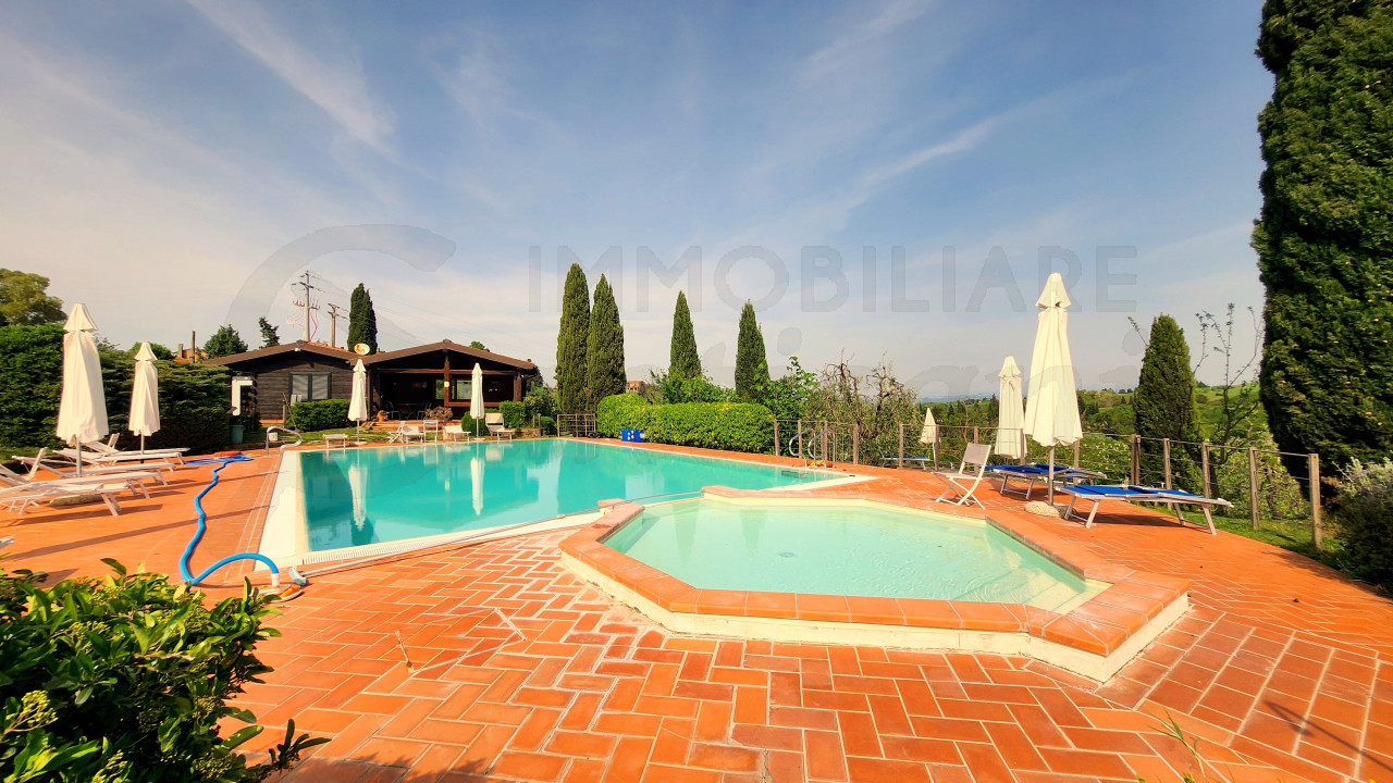 Appartamento in residence con piscina a Montaione