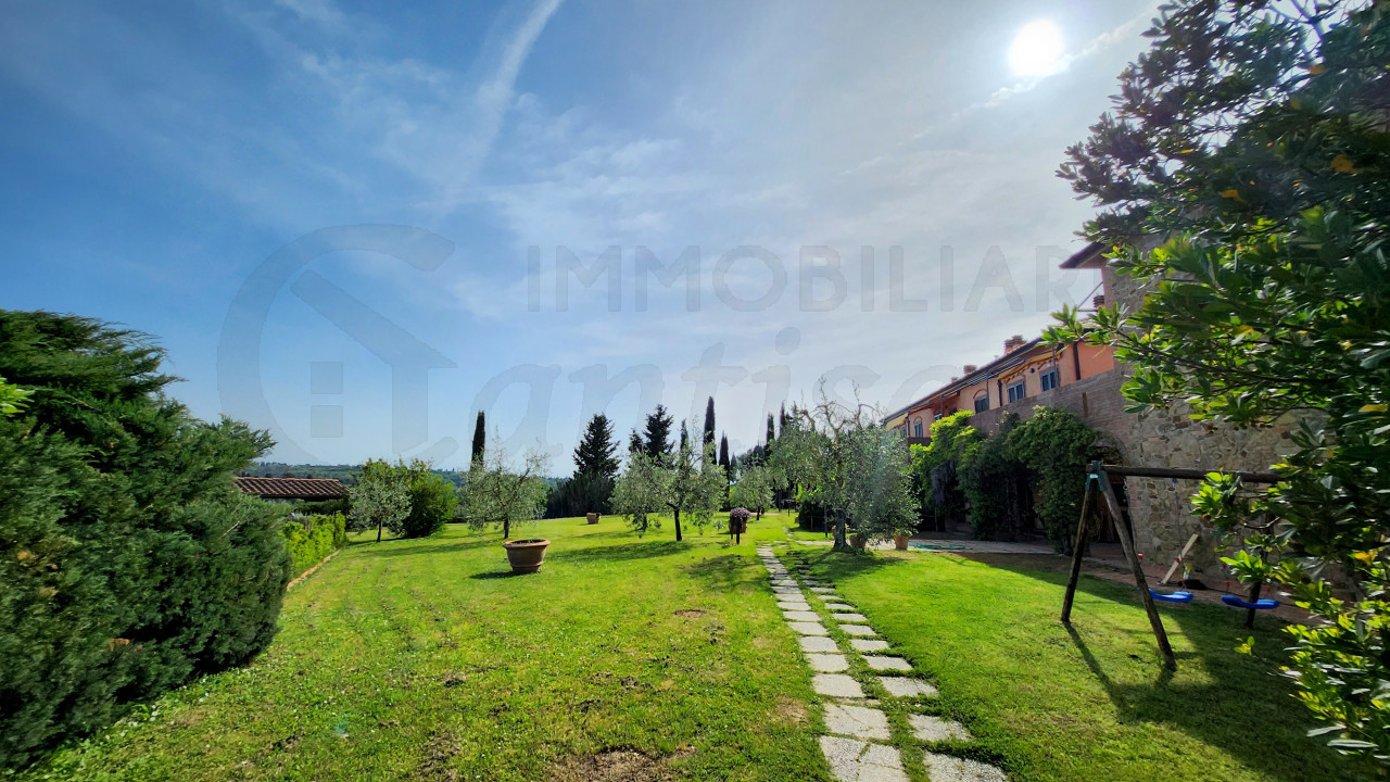 Appartamento in residence con piscina a Montaione