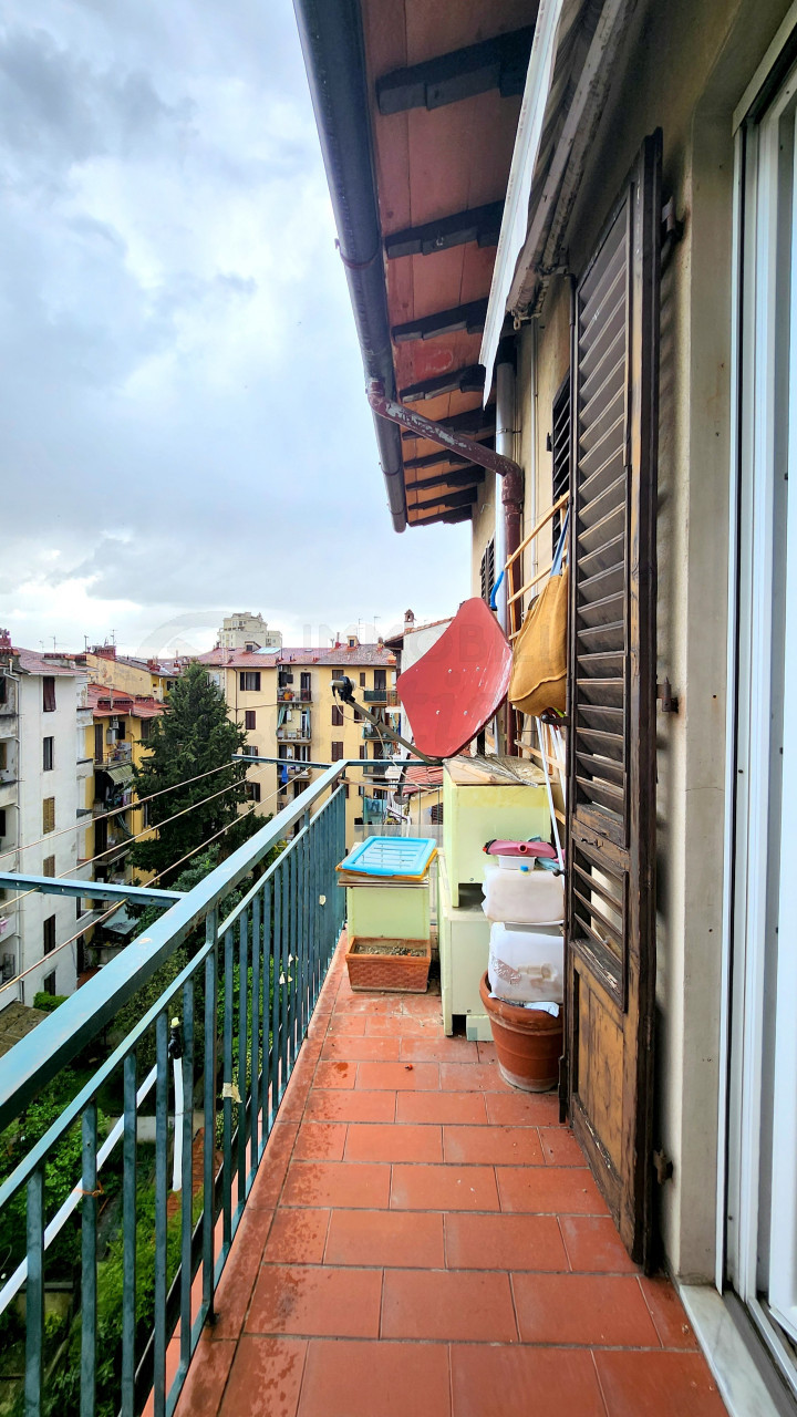 Quadrilocale con balcone in vendita Piazza Giorgini