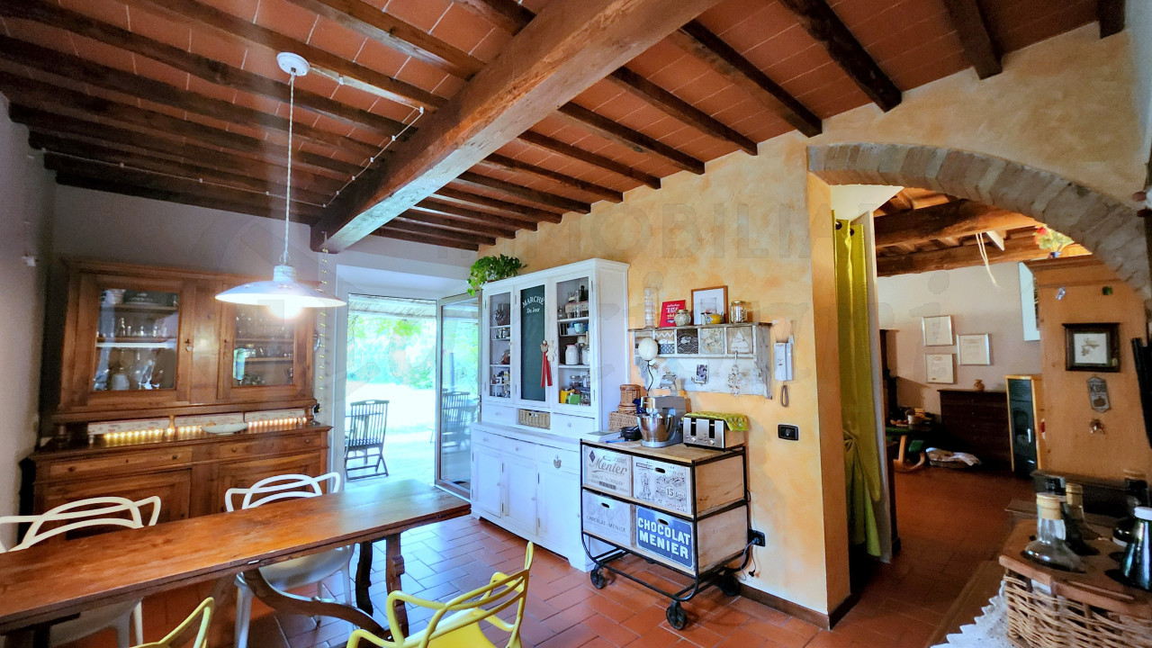 Casa Colonica con giardino in vendita a Borgo San Lorenzo