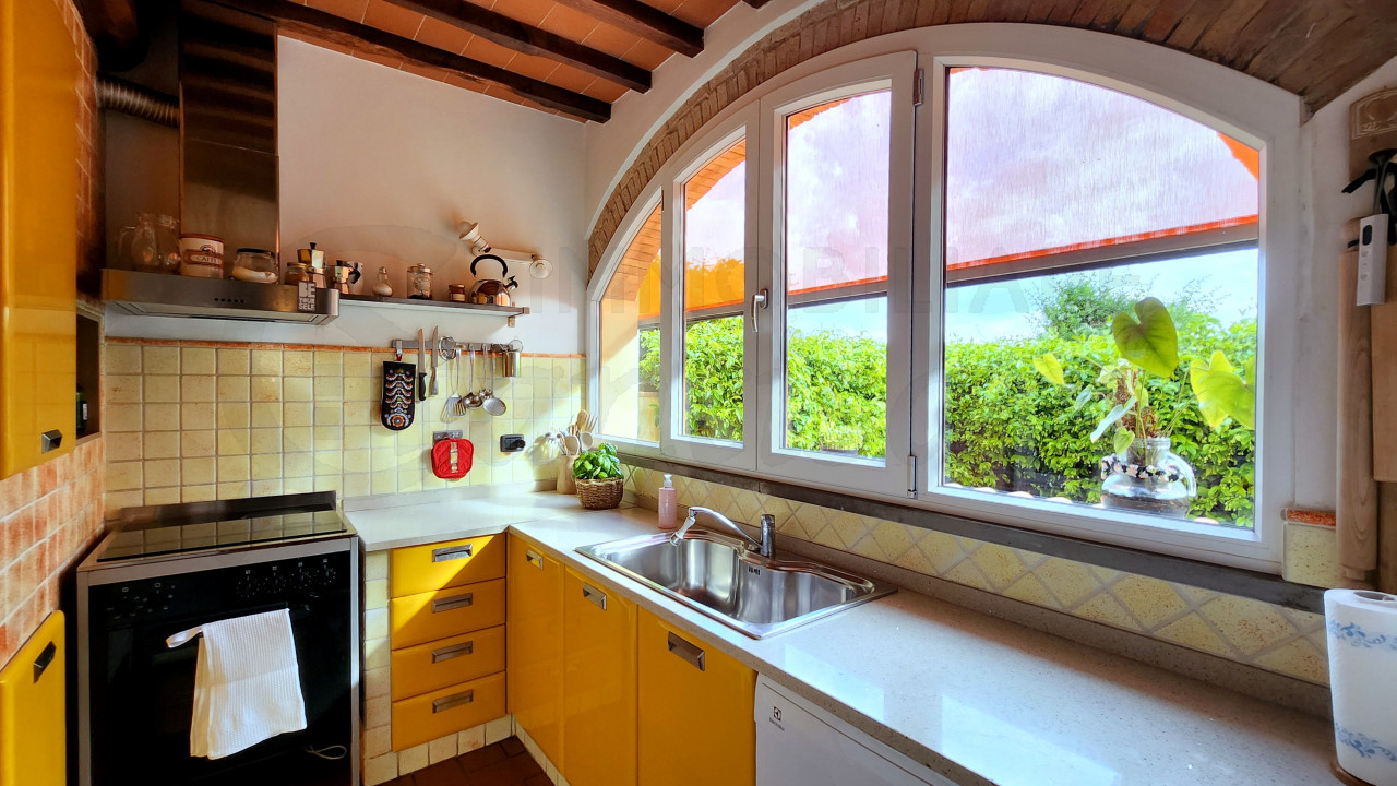 Casa Colonica con giardino in vendita a Borgo San Lorenzo