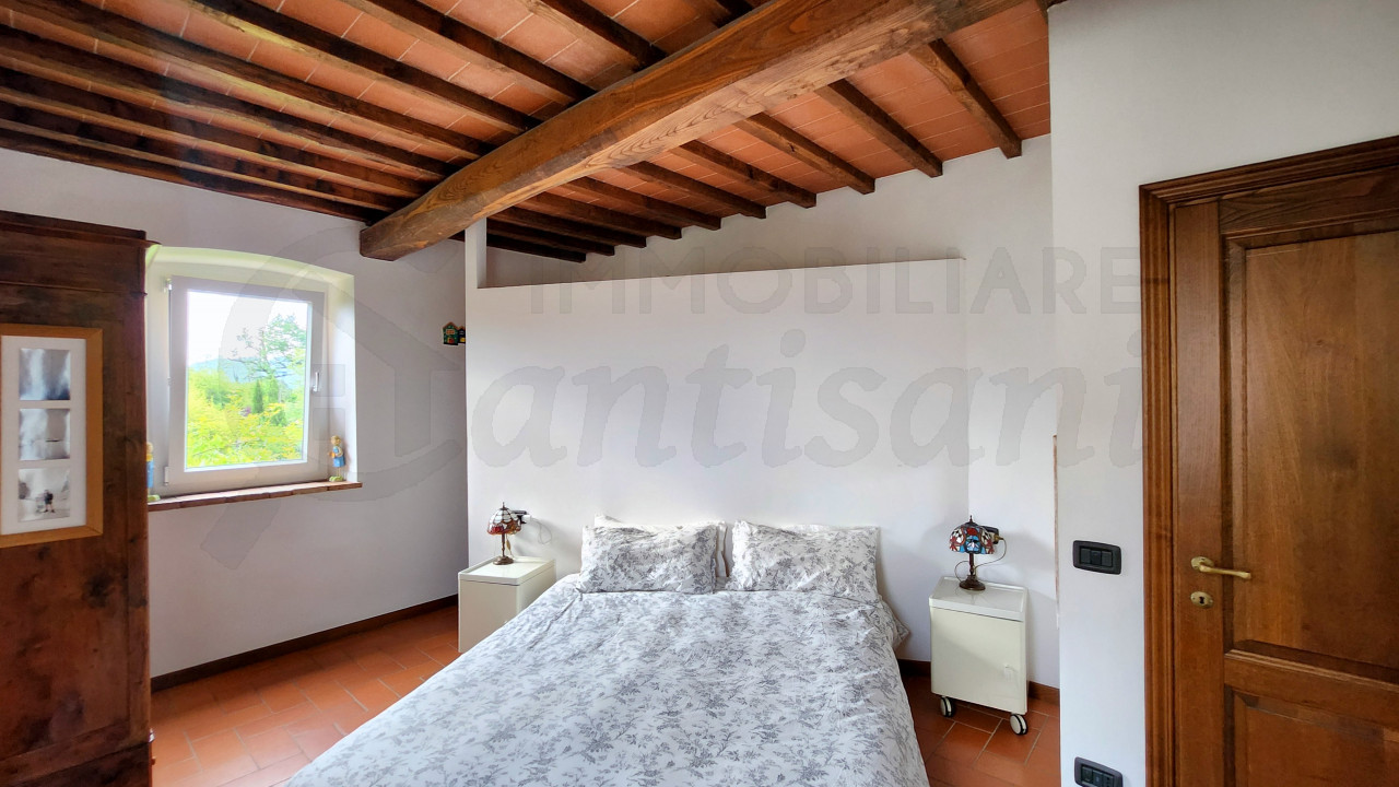 Casa Colonica con giardino in vendita a Borgo San Lorenzo