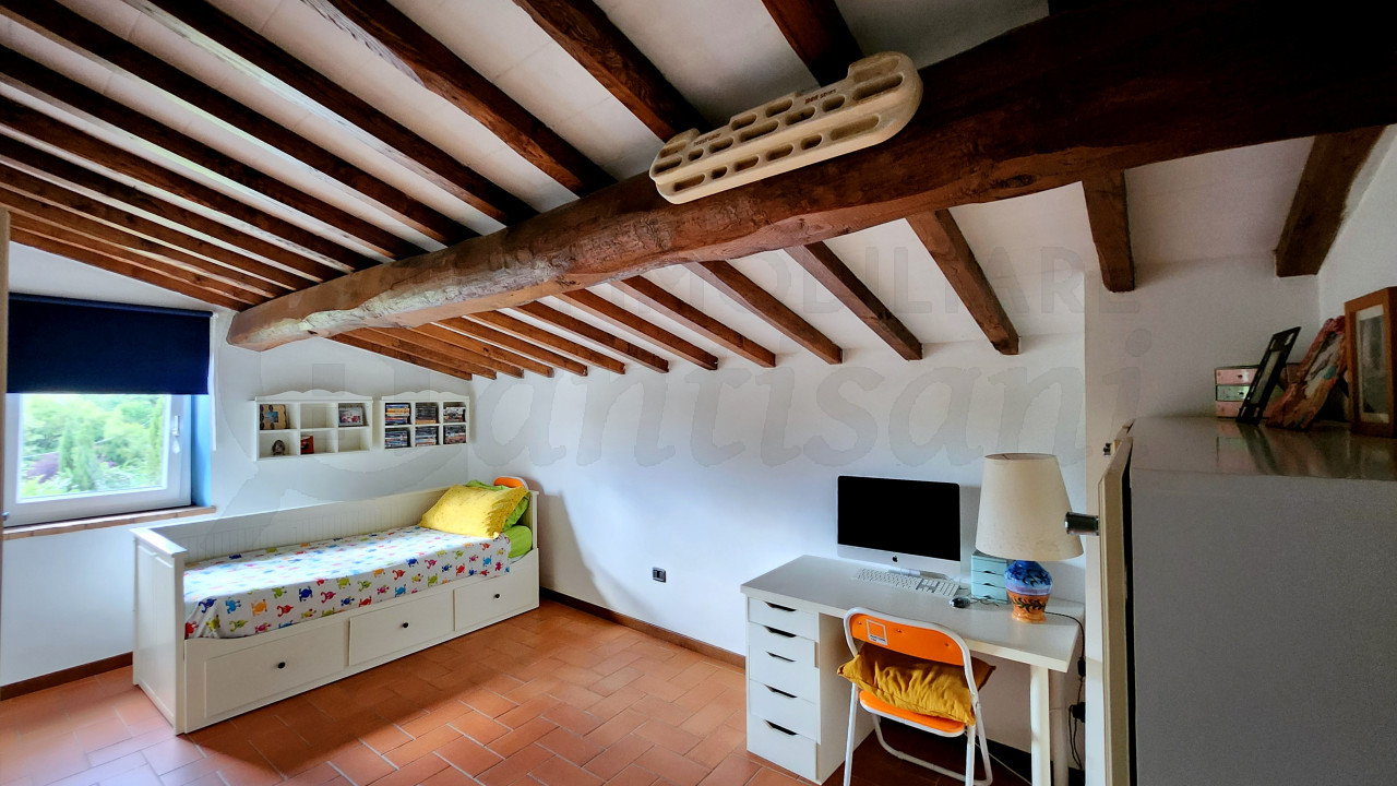 Casa Colonica con giardino in vendita a Borgo San Lorenzo