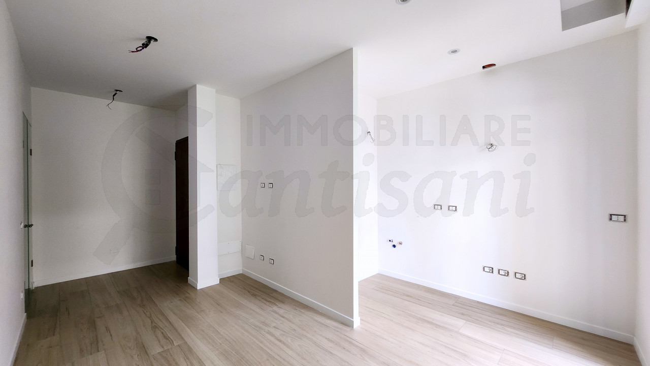 Trilocale con terrazzo ristrutturato in vendita via Baracca