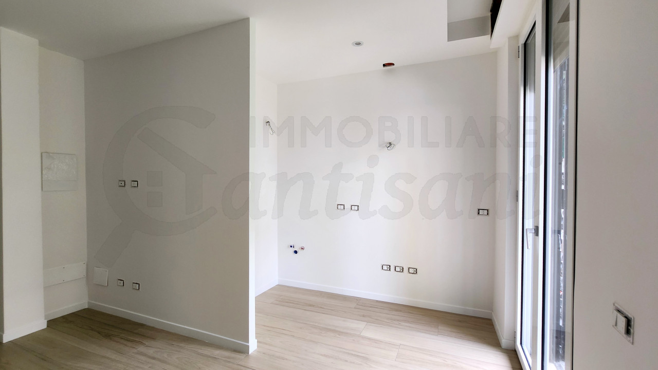 Trilocale con terrazzo ristrutturato in vendita via Baracca